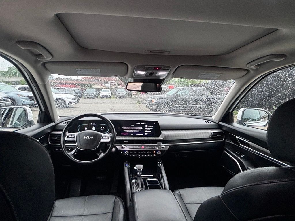 Used 2023 White Kia EX image 21