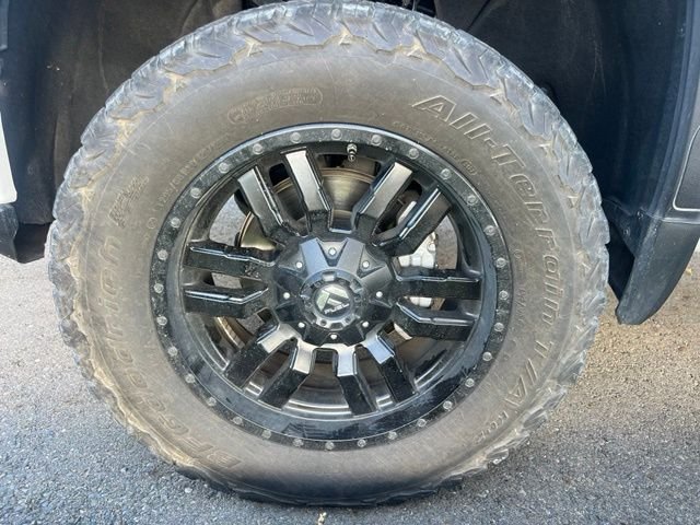 Used 2023 White GMC AT4 image 5