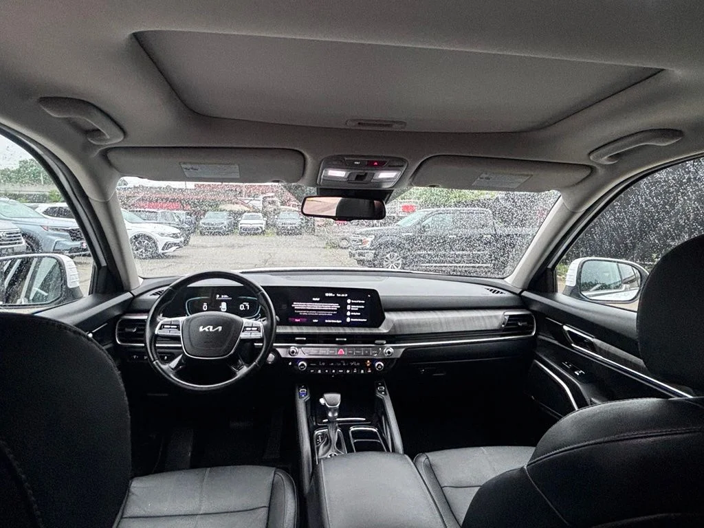 Used 2023 White Kia EX image 21
