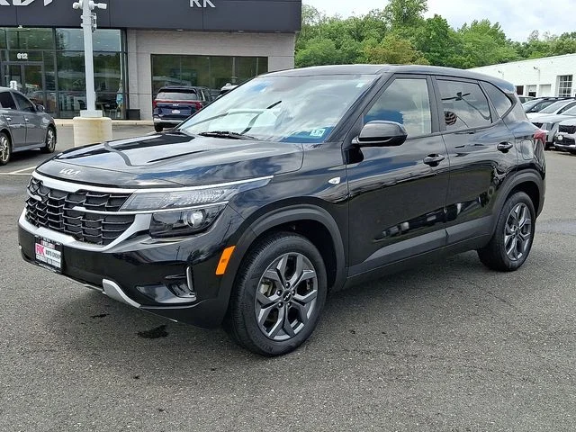 Certified Used 2024 Black Kia LX image 4