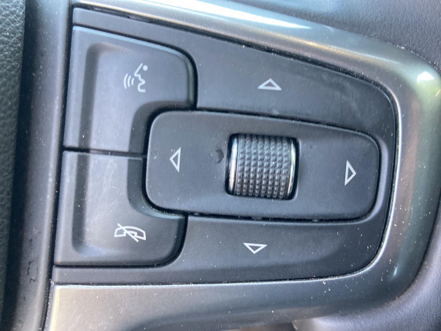 Used 2025 Summit White Chevrolet RST image 18