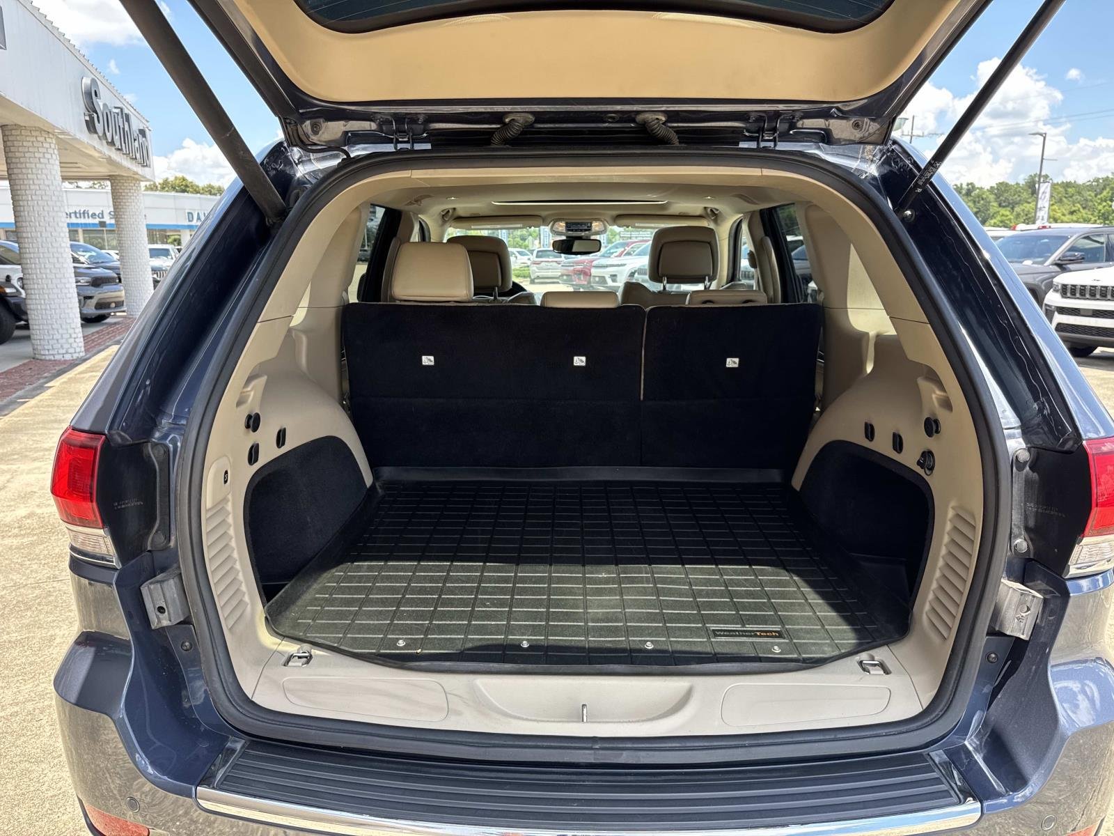 Used 2020 Blue Jeep Limited image 8