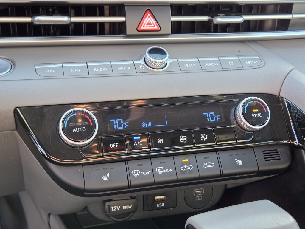 Used 2025 Red Hyundai SEL Convenience image 32