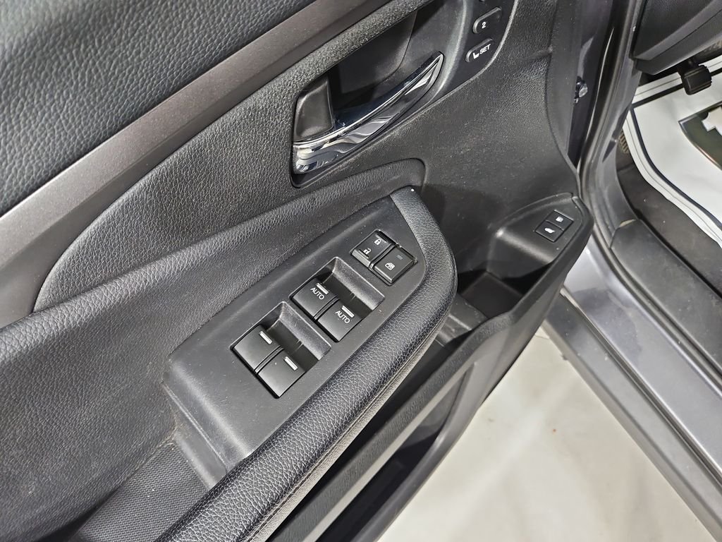 Used 2019  Honda EX-L image 11
