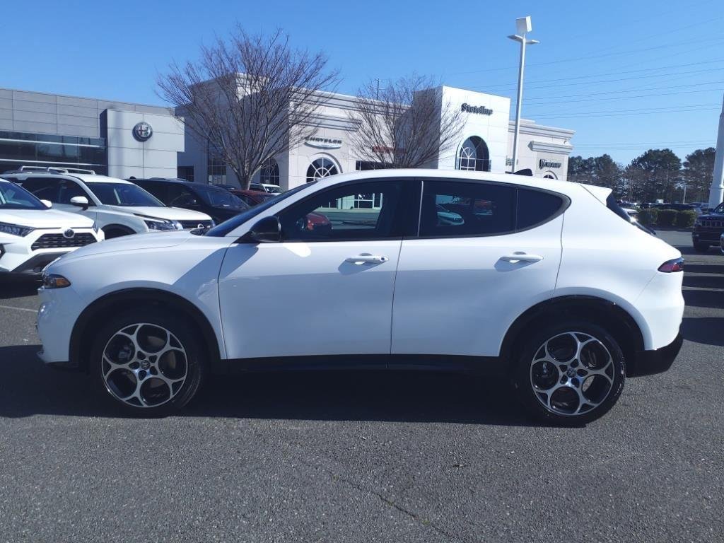 New 2025 Milano White Exterior Paint Alfa Romeo  image 16