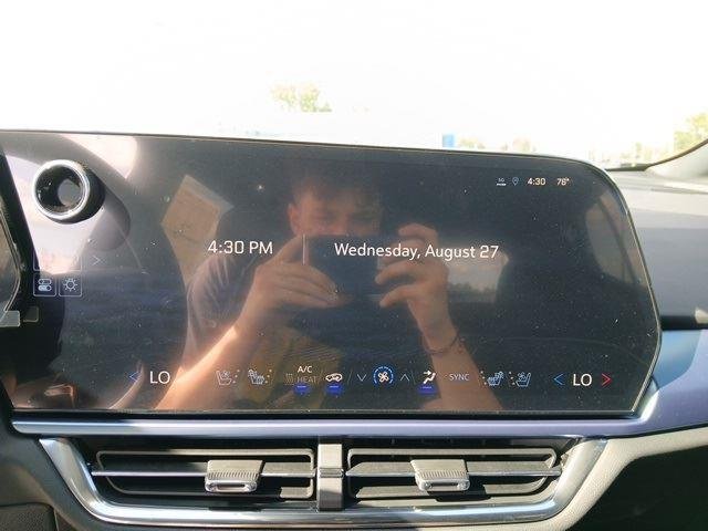 2025 Chevrolet Equinox EV LT - Photo 17