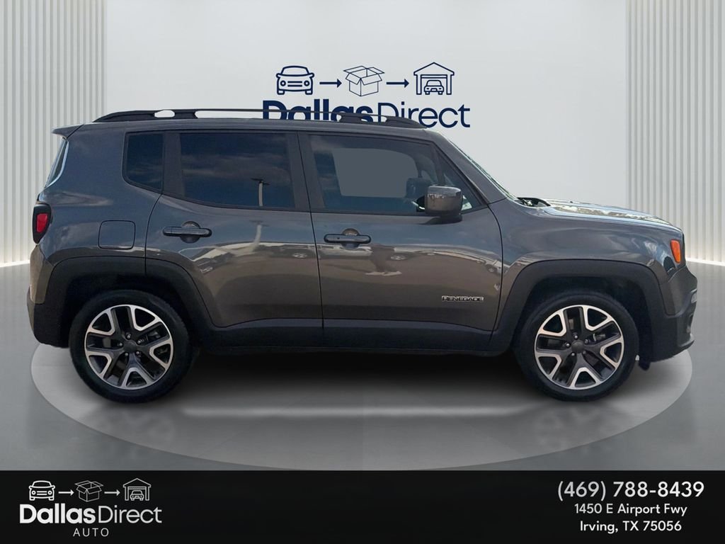 Used 2018 Granite Crystal Metallic Clearcoat Jeep Latitude image 5