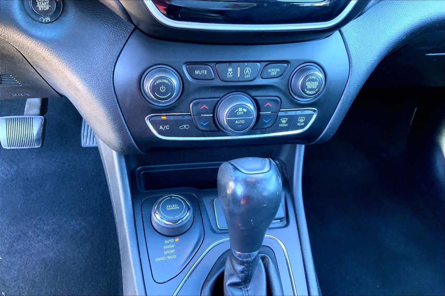 Used 2020 BLACK Jeep High Altitude image 31