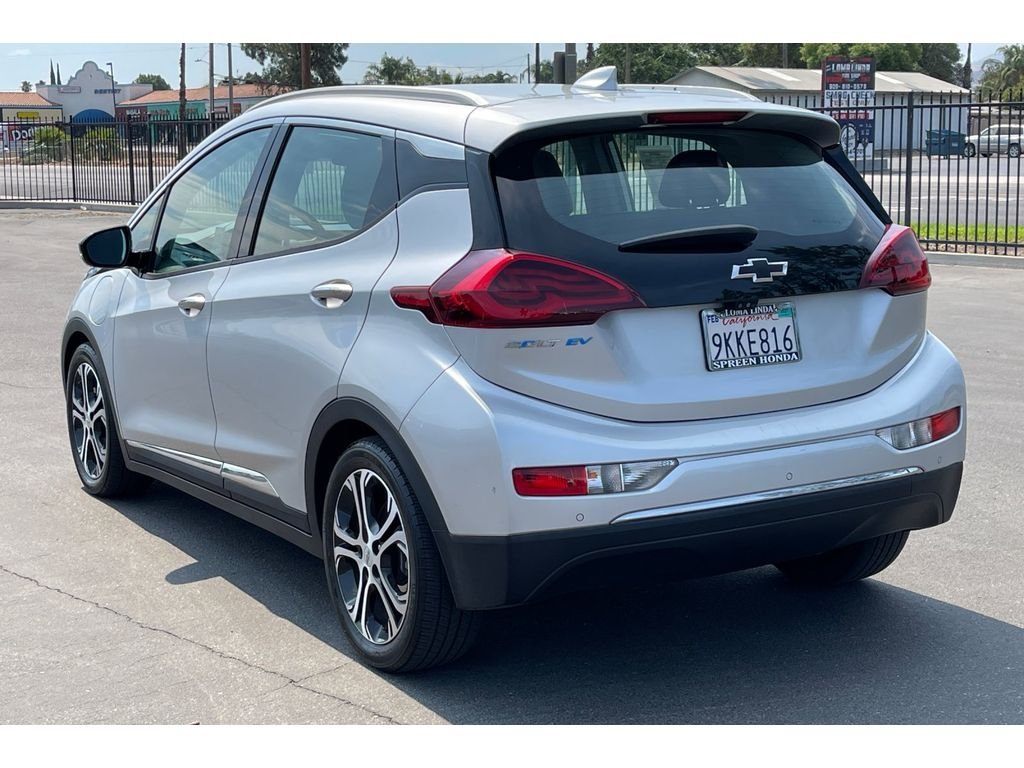 Used 2017 Silver Ice Metallic Chevrolet Premier image 3