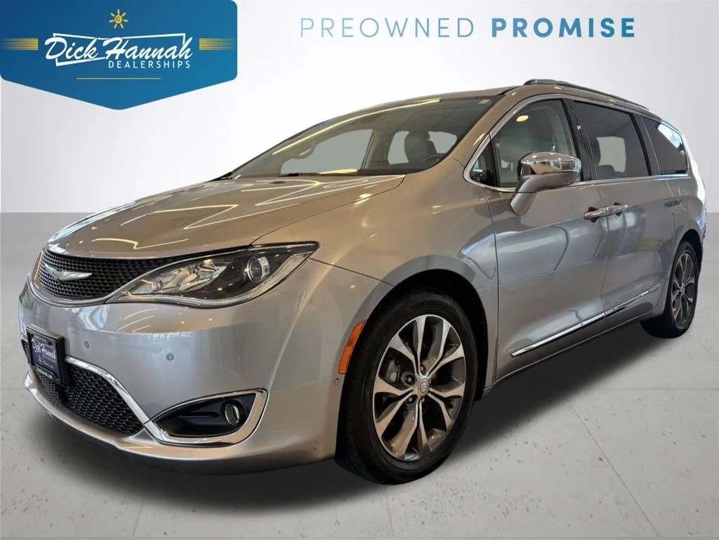 Used 2017 Silver Chrysler Limited image 1