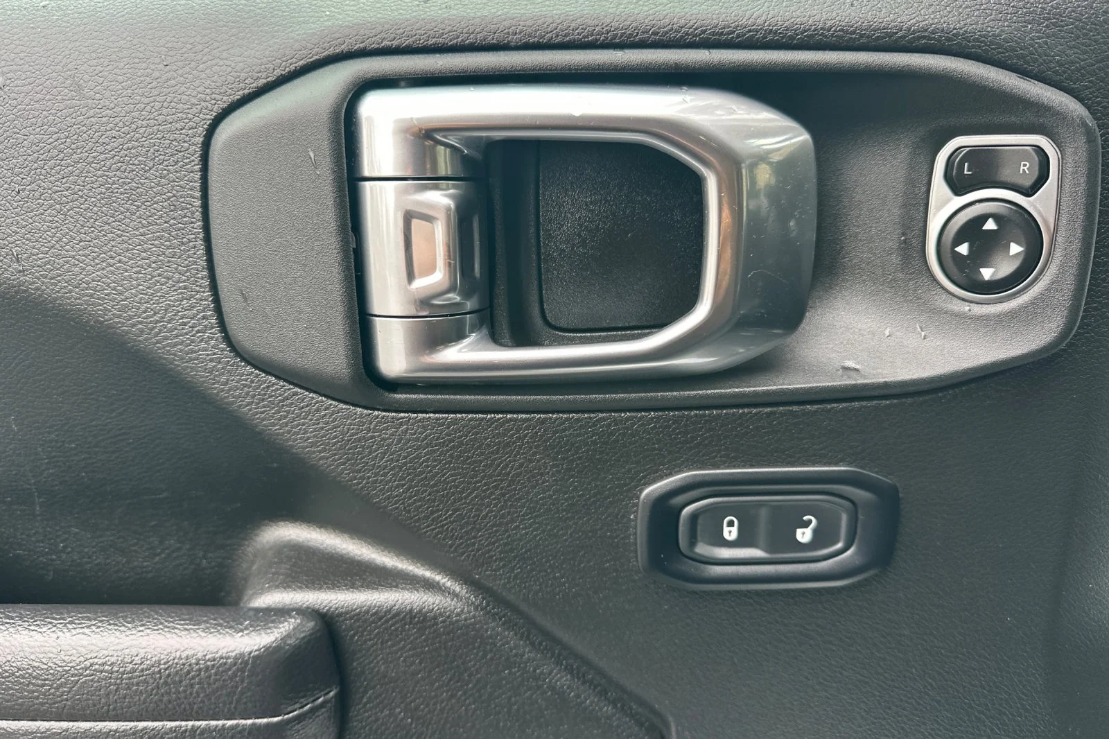 Used 2025 White Jeep Rubicon image 10