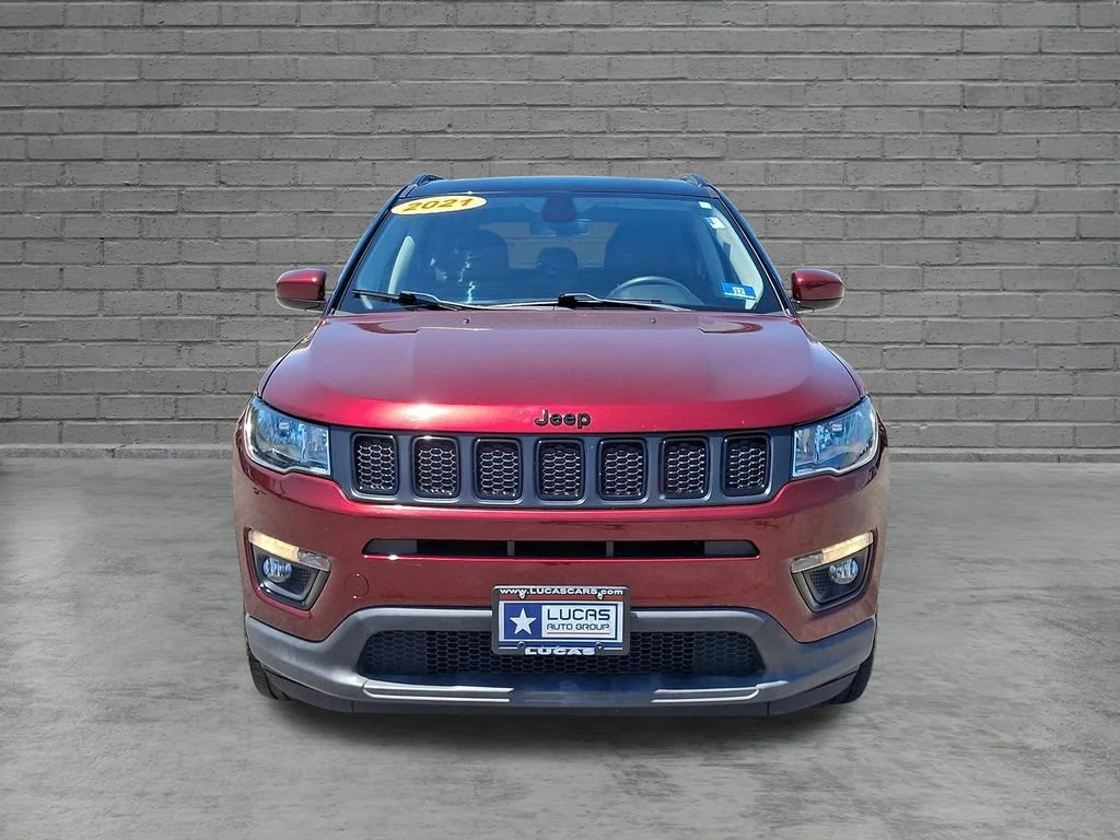 Used 2021 Velvet Red Pearlcoat Jeep Altitude image 4