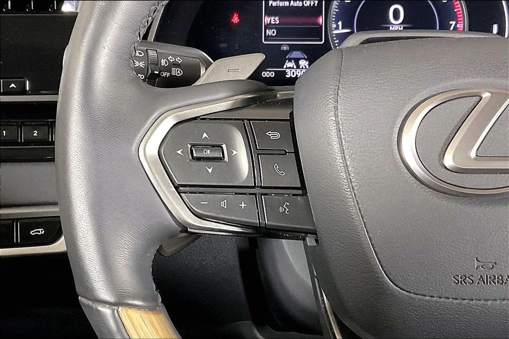 Used 2023  Lexus 350 image 18