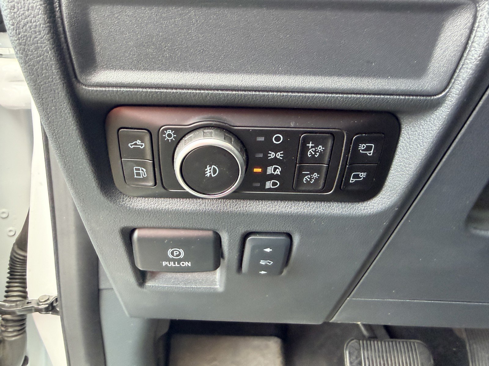 Used 2025 White Ford Lariat image 24