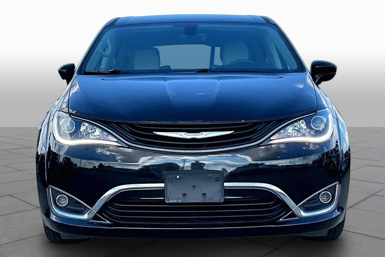Used 2018 Brilliant Black Crystal Pearlcoat Chrysler Hybrid Touring Plus image 4