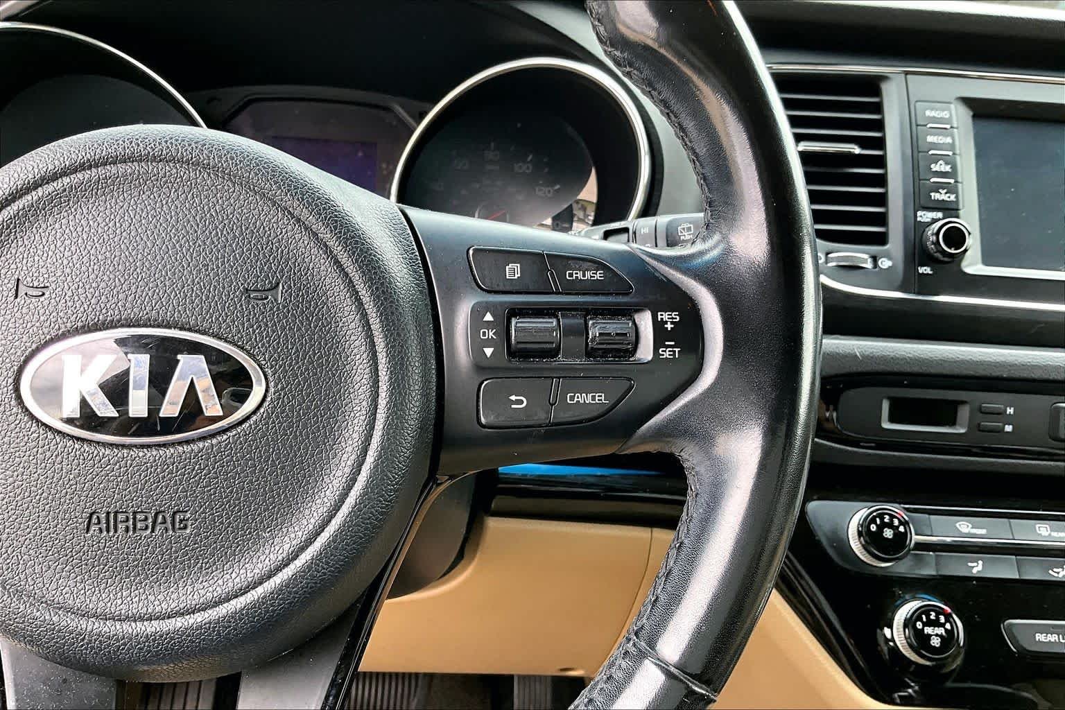Used 2017 Beachwood Pearl Kia LX image 21