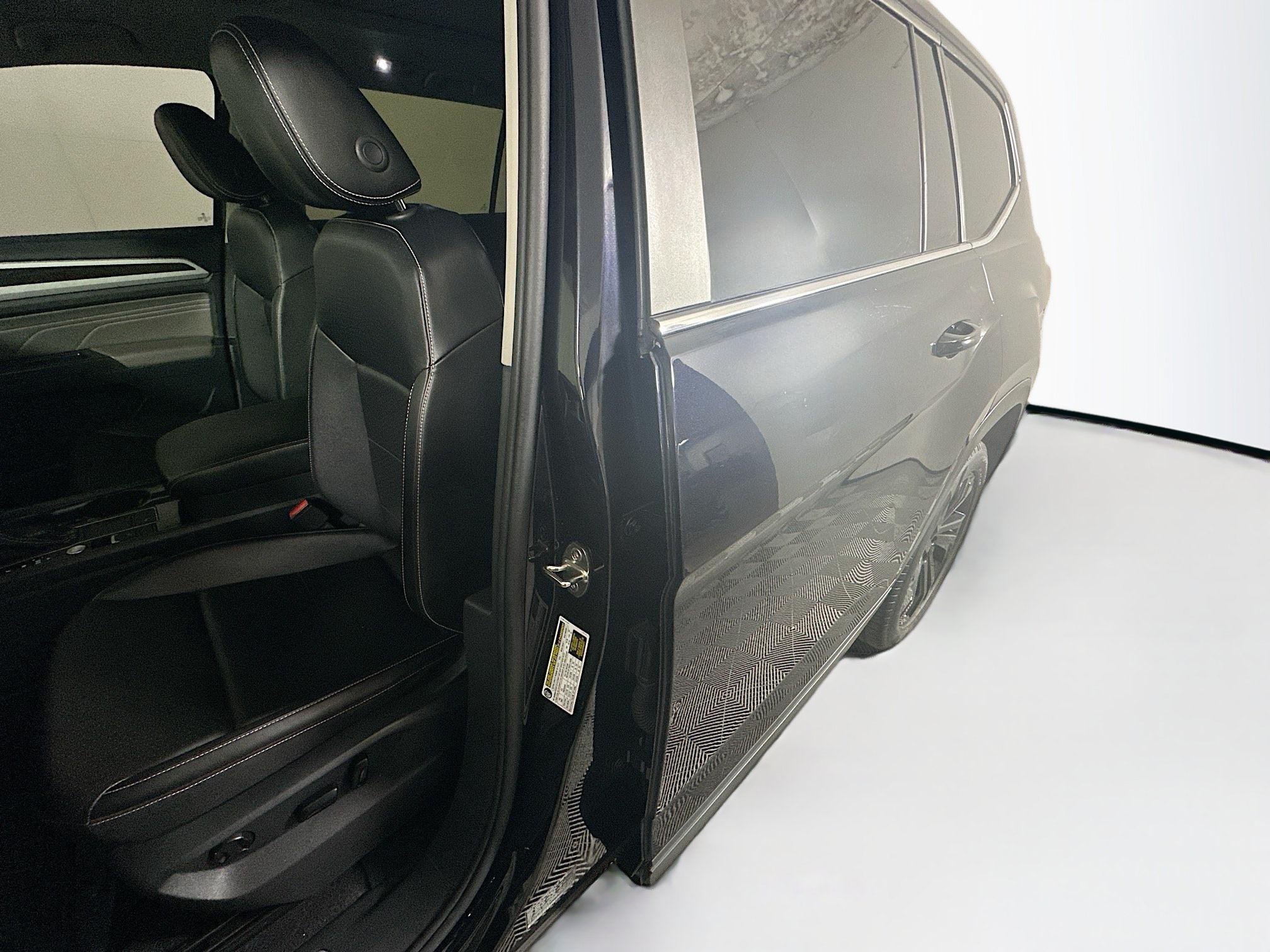 Used 2022 Black Volkswagen 2.0T SE w/Technology image 12