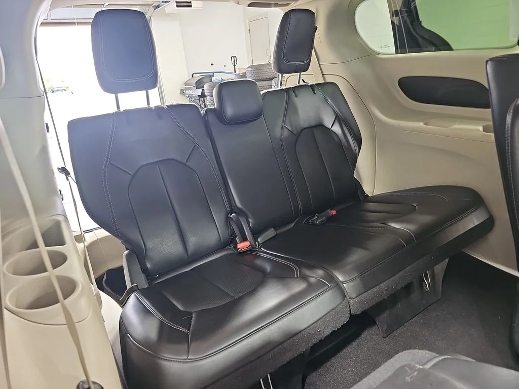 2023 Chrysler Pacifica Hybrid Touring L - Photo 15