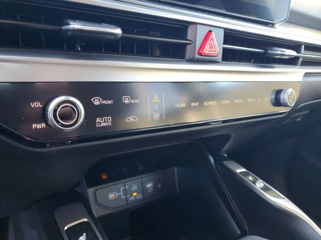 2025 Kia Sorento S - Photo 18