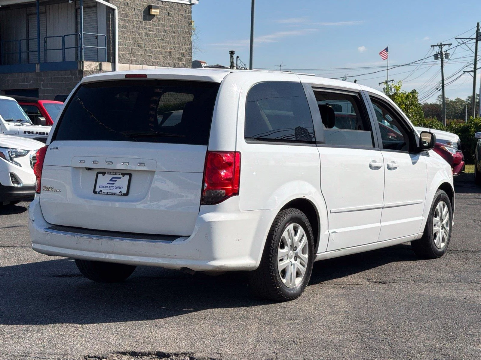 Used 2017 White Dodge SE image 7