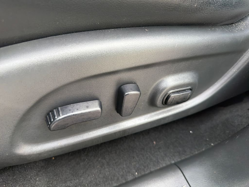 Used 2020 Silver Nissan SL image 22