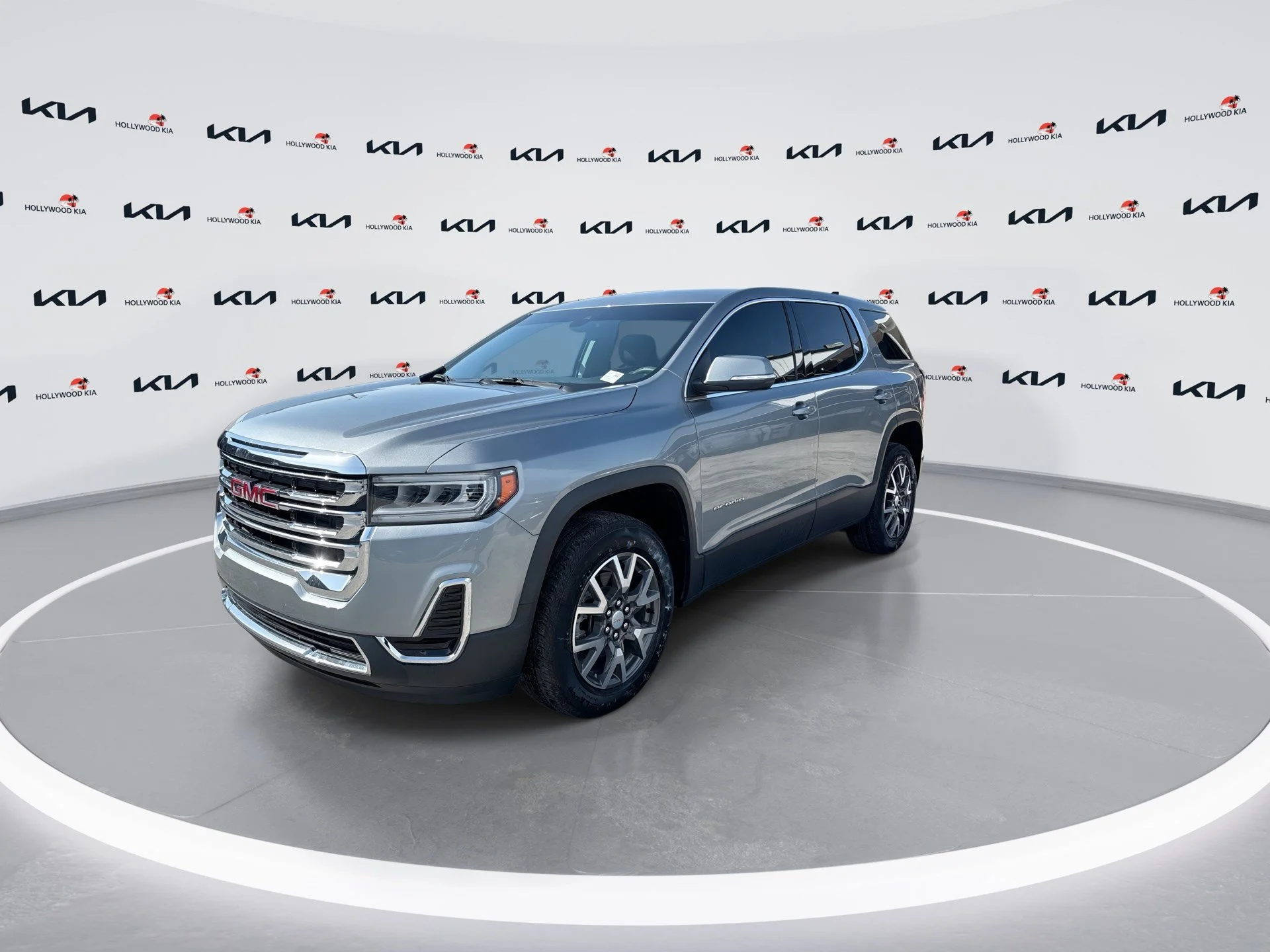 Used 2023 Sterling Metallic GMC SLE image 4