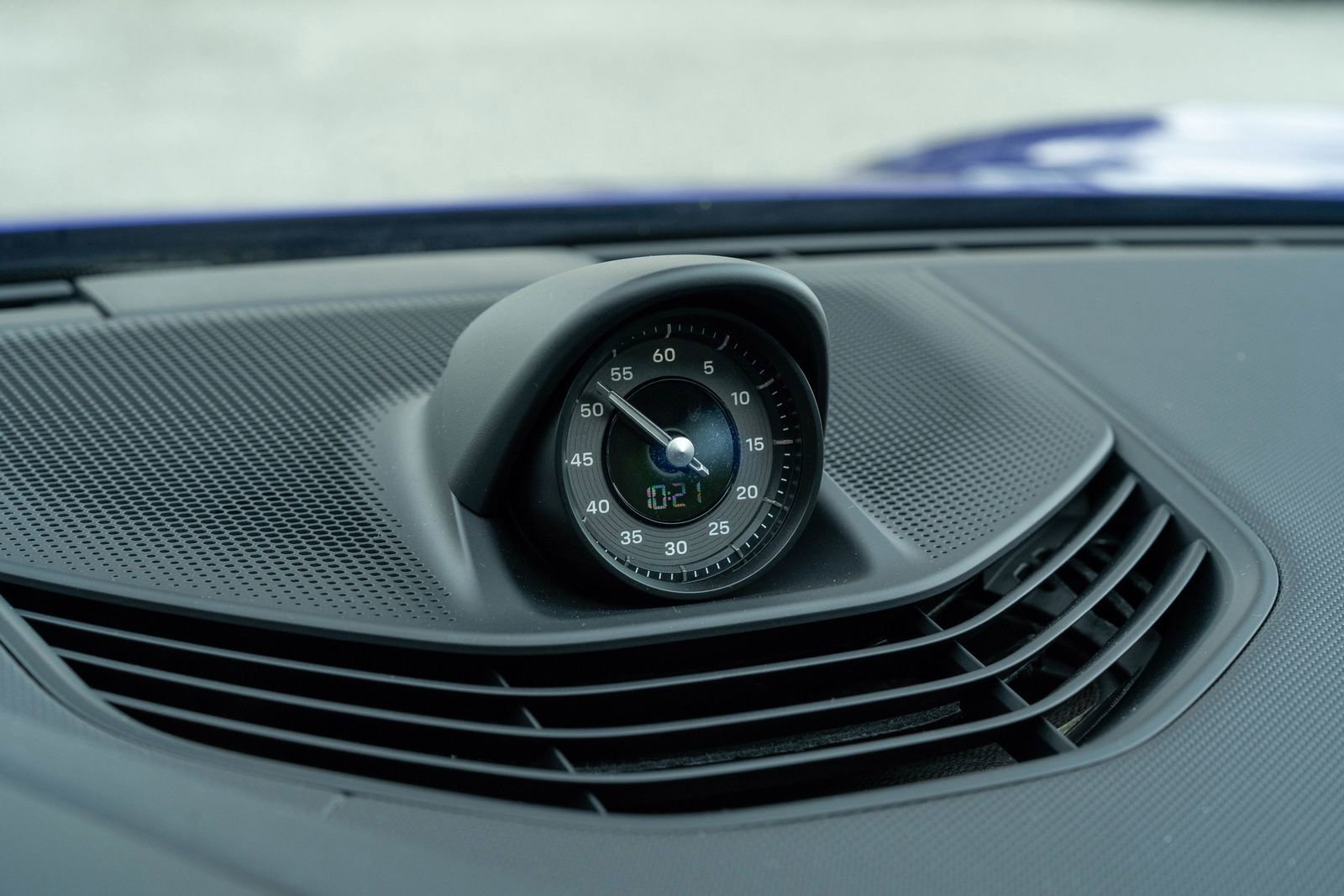 2025 Porsche Taycan Base - Photo 29