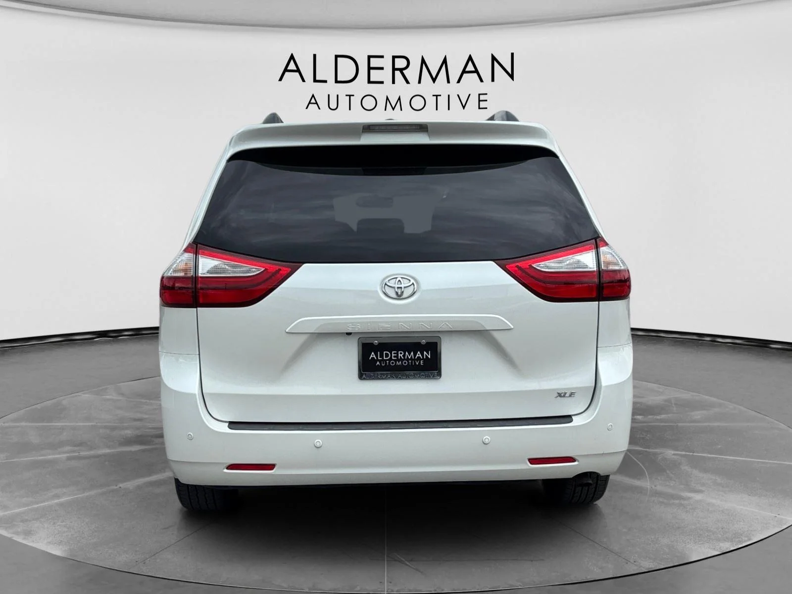 Used 2016 Blizzard Pearl Toyota XLE Premium 8-Passenger image 4