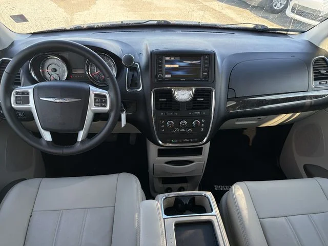 Used 2015 Silver Chrysler LX image 13