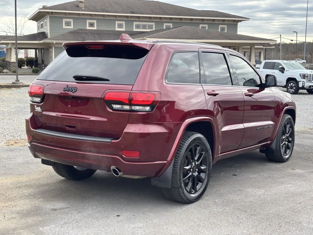 Used 2021 Red Jeep Laredo X image 9