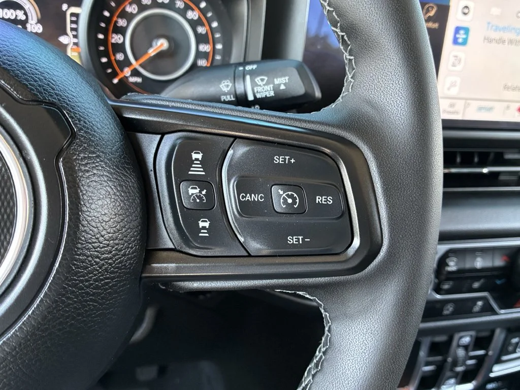 Used 2025 Green Jeep High Tide image 27
