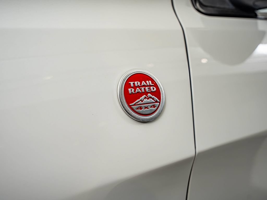 Used 2019 Bright White Clearcoat Jeep Trailhawk image 10