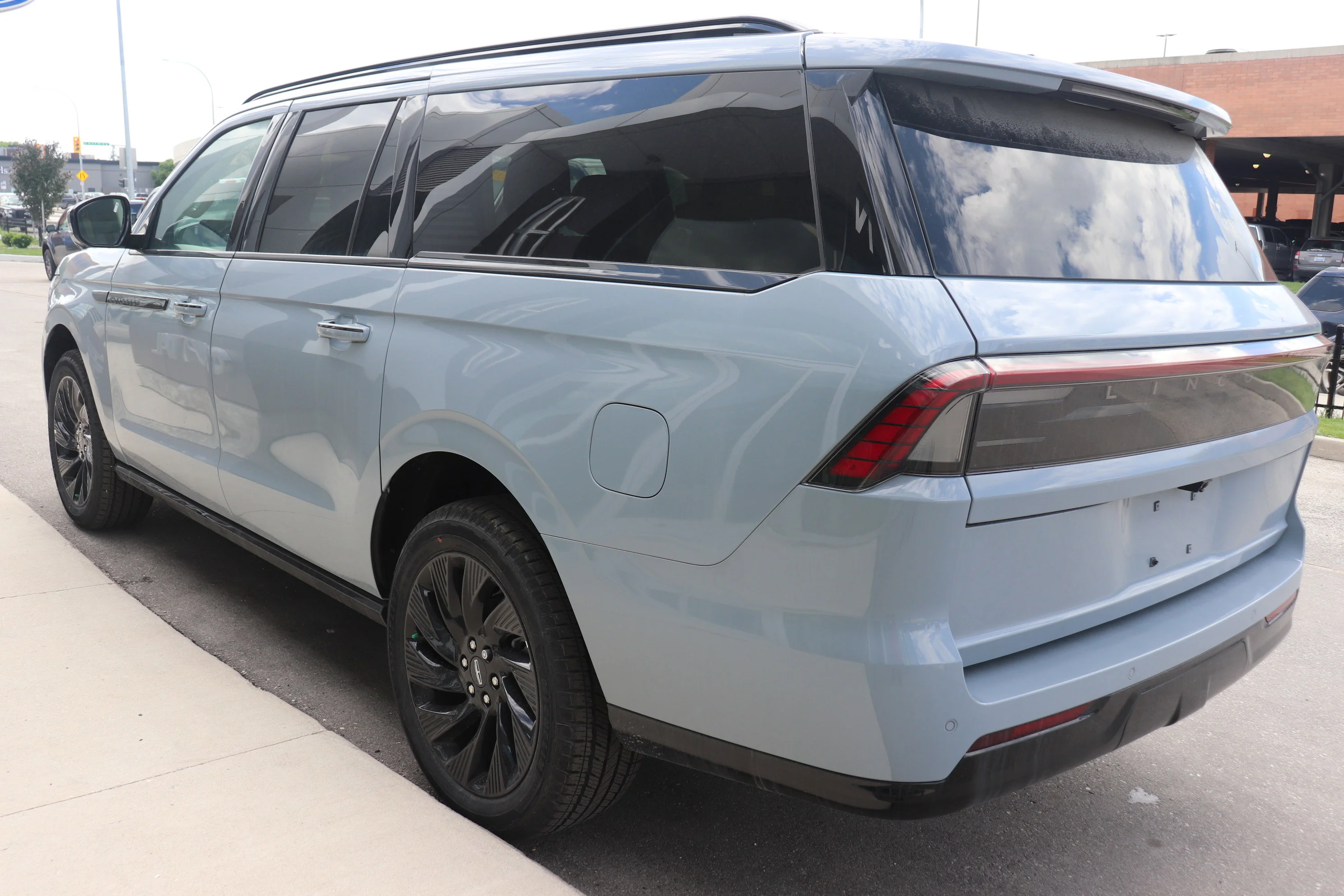 New 2026 GRAY MIST METALLIC TRI-COAT Lincoln Reserve image 4