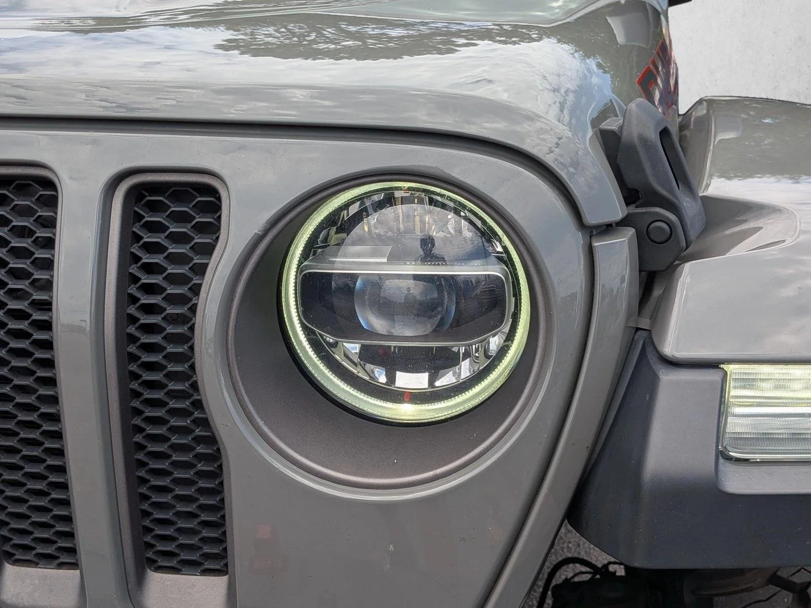 Used 2020 Sting-Gray Clearcoat Jeep Rubicon image 2