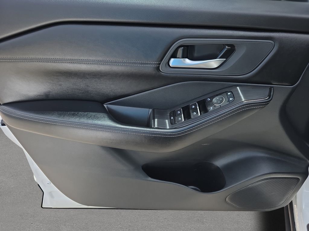 2024 Nissan Rogue SL - Photo 16