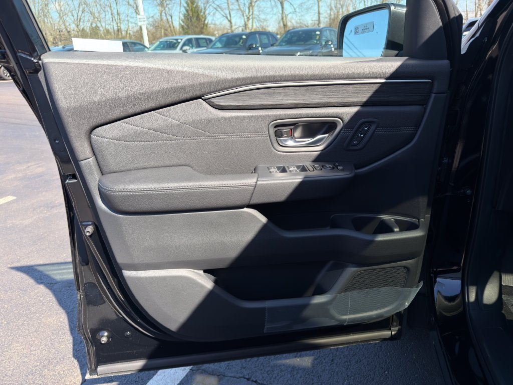 Used 2026 Crystal Black Pearl Honda Touring image 19
