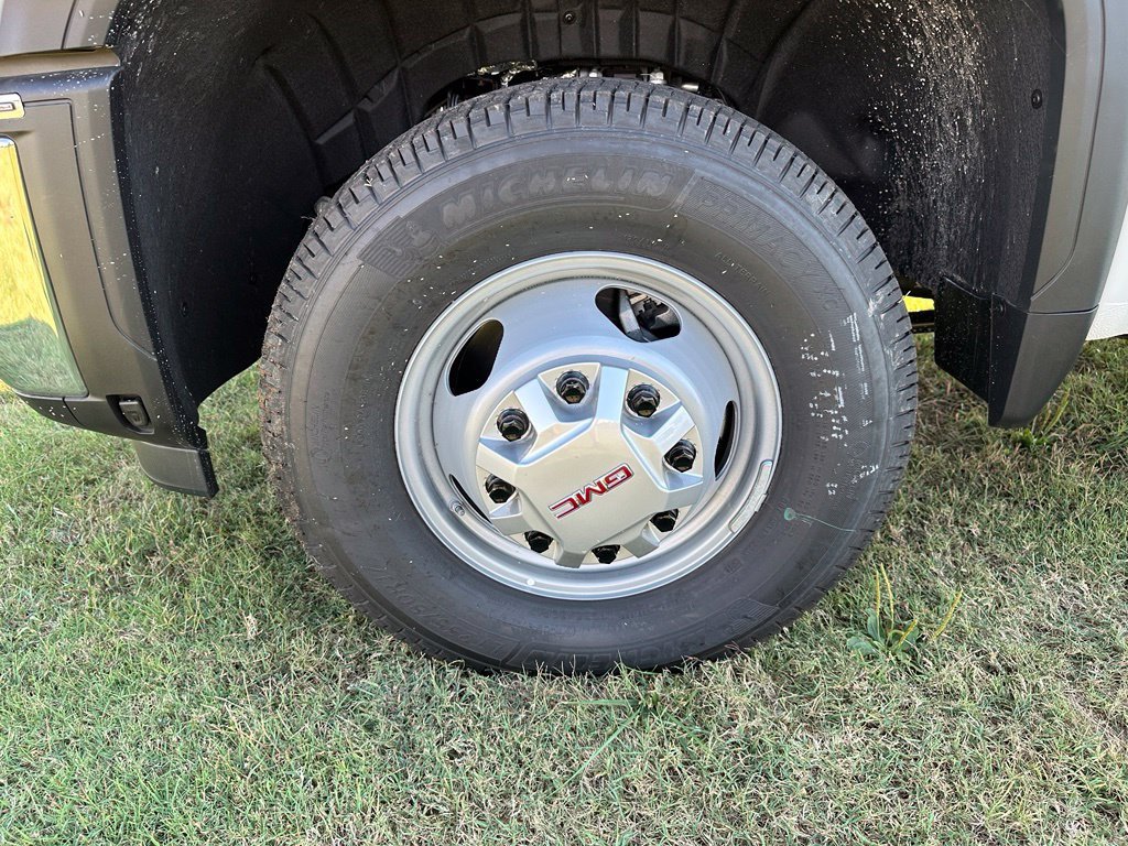 2026 GMC Sierra 3500 Chassis Cab Pro - Photo 10