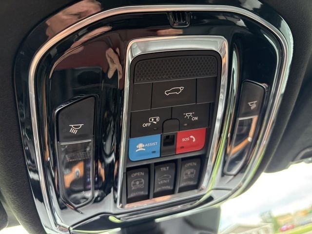 Used 2023 White Jeep Summit Reserve image 21