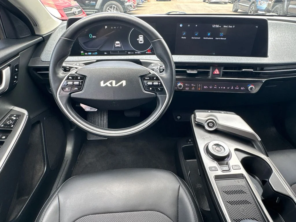 Used 2023 Blue Kia Light image 19
