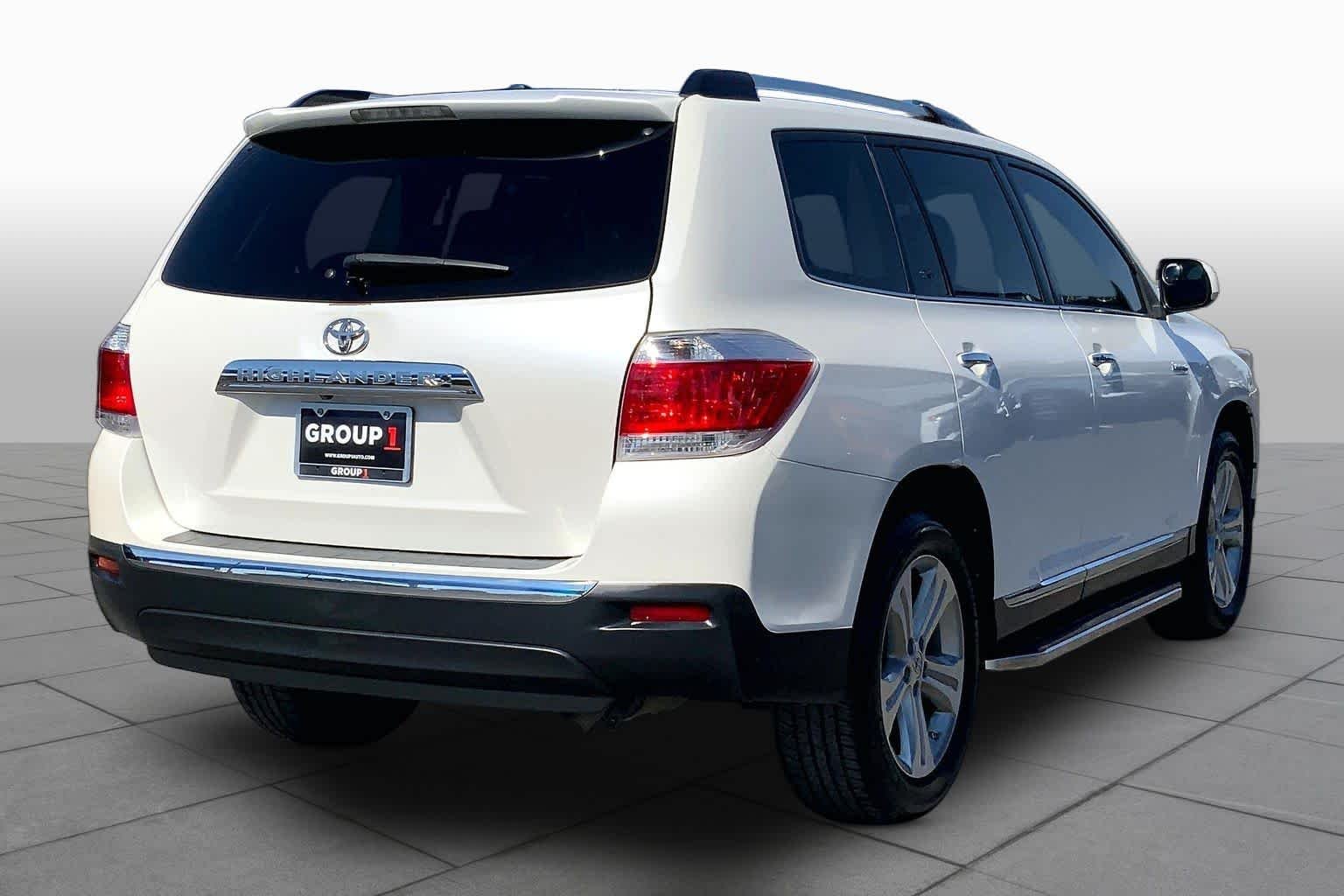 Used 2013 Blizzard Pearl Toyota Limited image 13