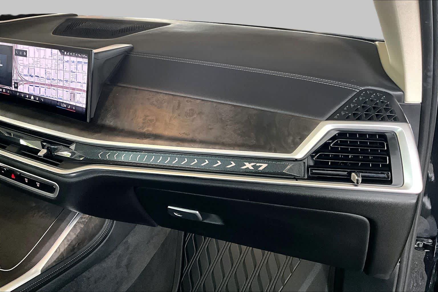 Used 2025 Black Sapphire Metallic BMW xDrive40i image 17