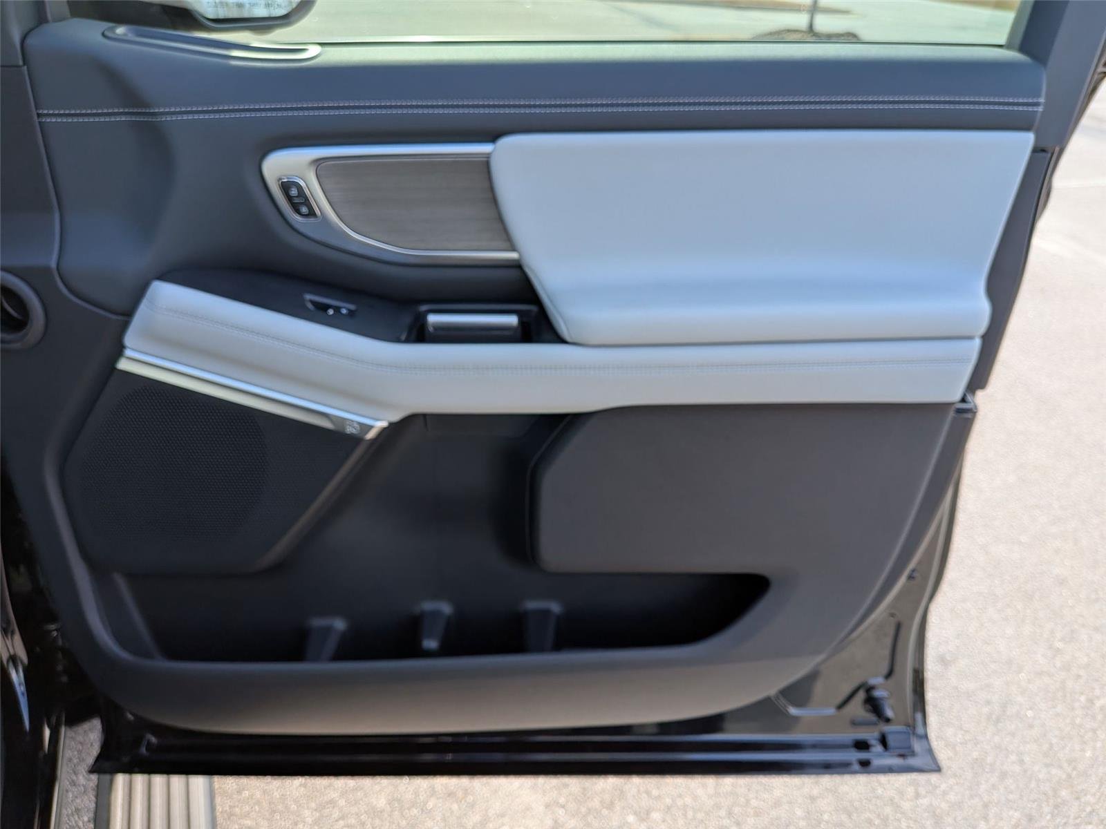 New 2025 Agate Black Metallic Ford Platinum® MAX image 37
