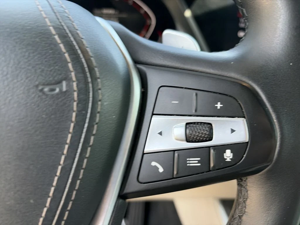 Used 2020 White BMW sDrive40i image 21