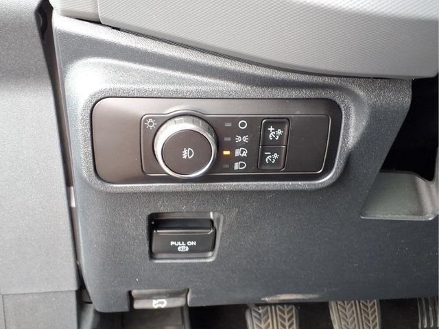 Used 2023  Ford Base image 15