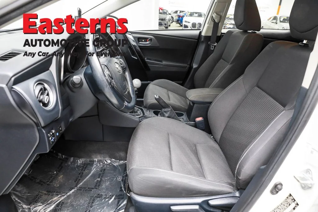 Used 2018 White Toyota Base image 14