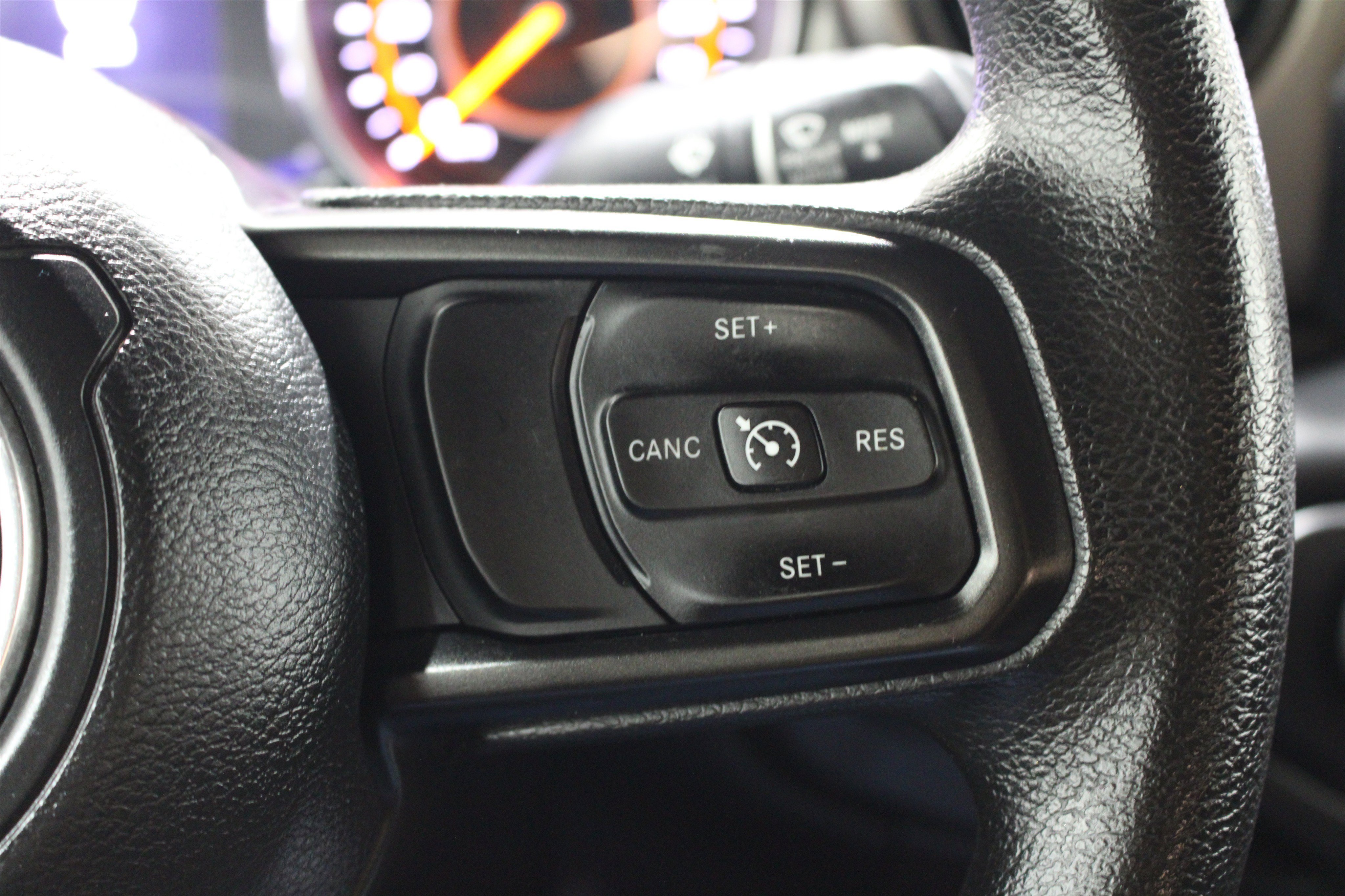 Used 2018 Punkn Metallic Clearcoat Jeep Sport image 9