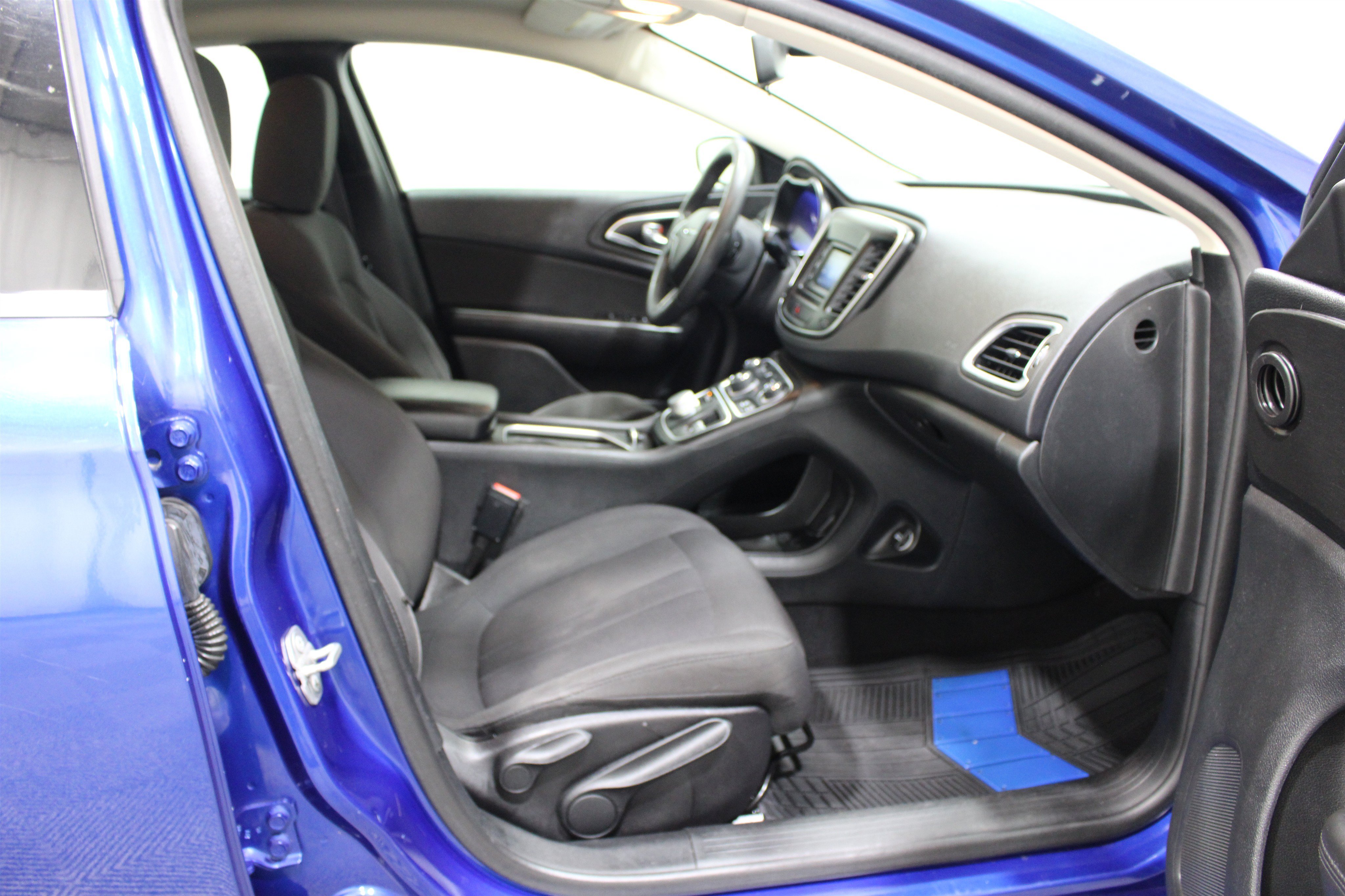 Used 2015 Vivid Blue Pearlcoat Chrysler Limited image 20