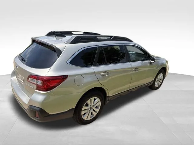 Used 2019 Gray Subaru 2.5i Premium image 3