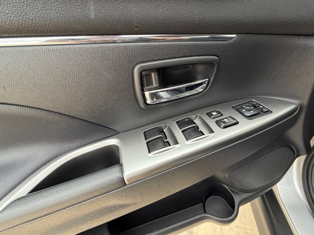 Used 2022  Mitsubishi 2.0 SE image 11