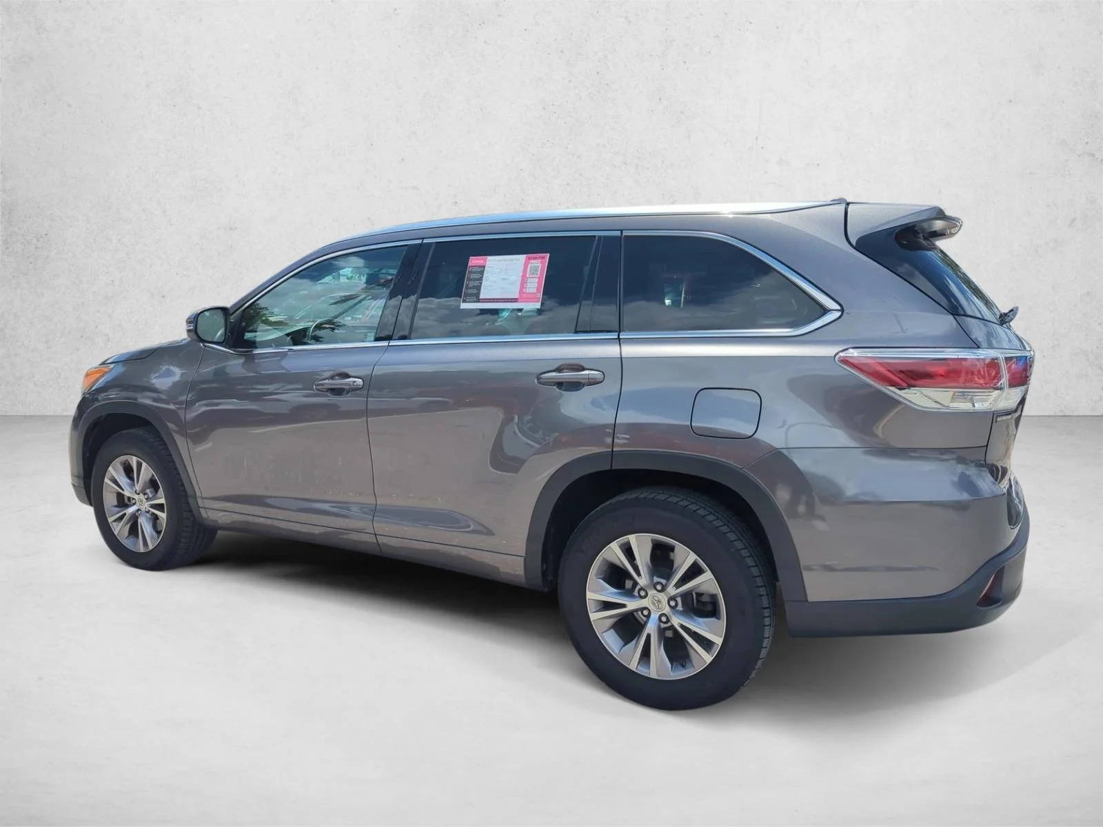 Used 2015 Predawn Gray Mica Toyota XLE image 8